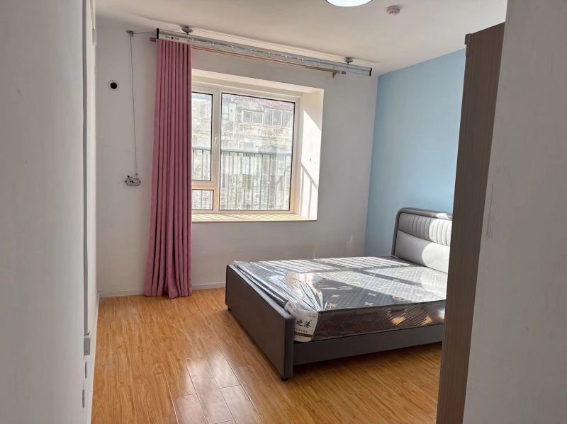 精裝修3室2廳2衛158m2460元/月