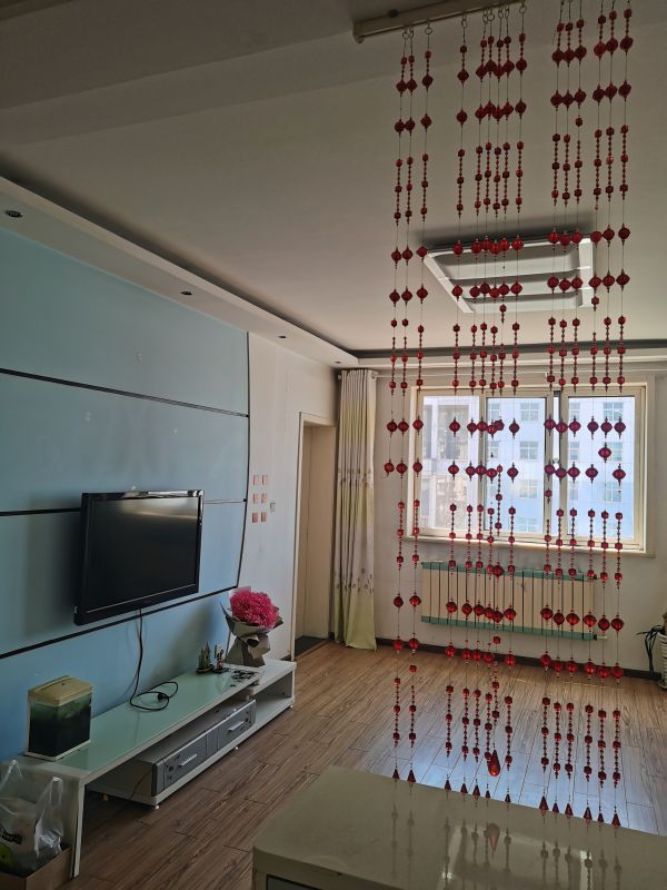 精裝修3室2廳1衛132m21400元/月