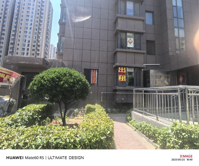 實驗小學大同校區對過桂香苑樓王1樓