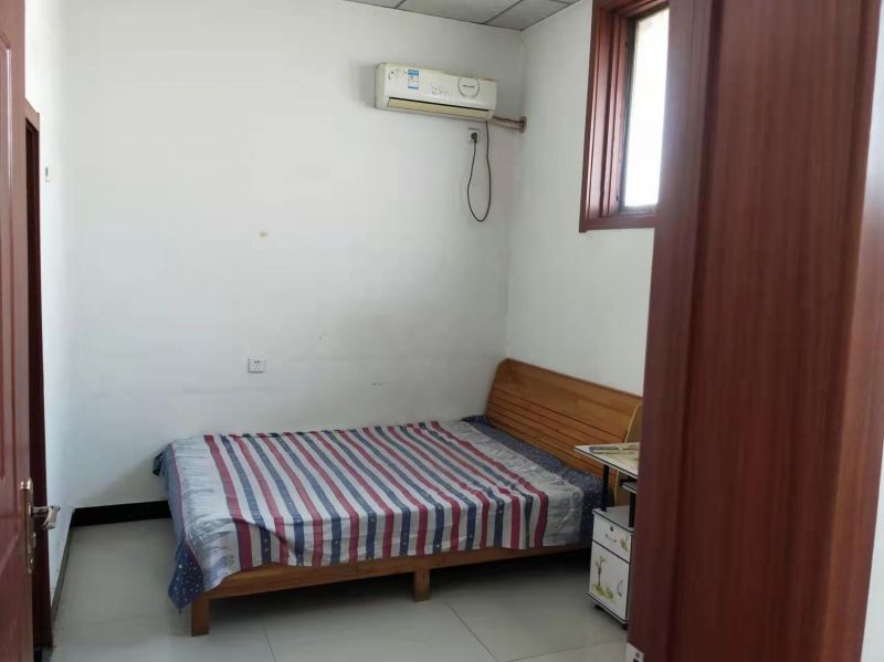 普通裝修1室1廳1衛22m2500元/月