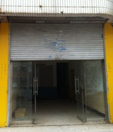 博偉電器對面門頭房