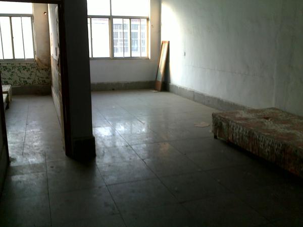 新興北路房子出租。有房屋照片！