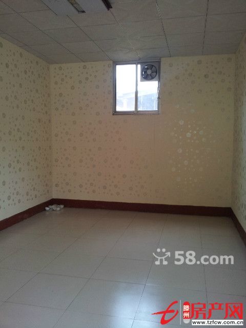 地理位置優越，交通便利，購物方便。