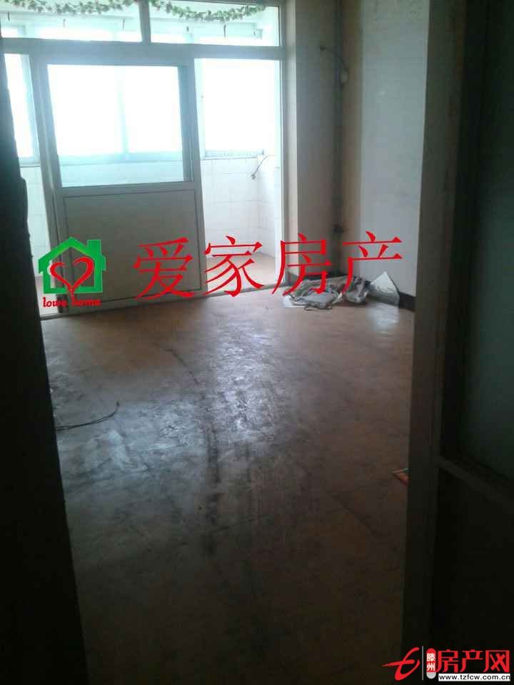 龍泉苑學區房小戶型，兩室一廳，低價出售?。。?>
                    <s class=