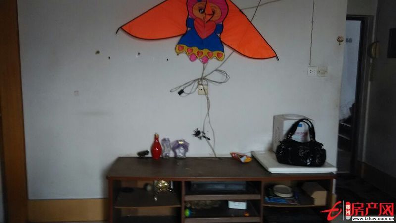 龍泉小區，家具齊全，半年一付