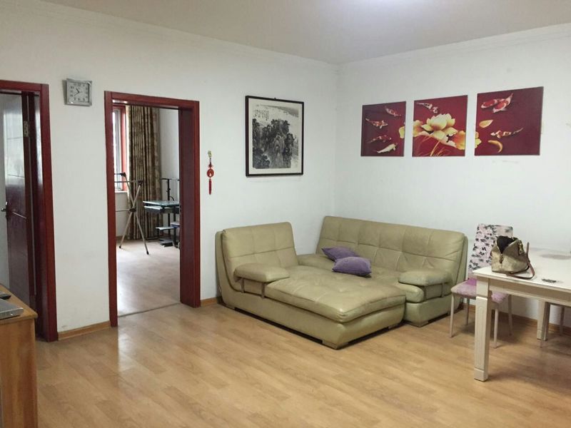 明珠花園，中等裝修，兩室向陽，隨時看房，歡迎咨詢！