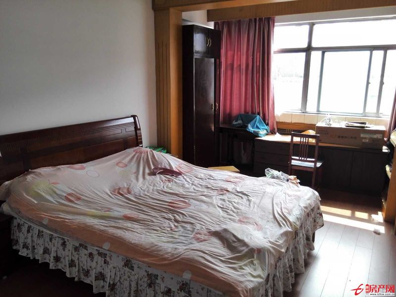 奎文市場書院小學東側、西鄰尚賢居供電局宿舍三室二廳一衛