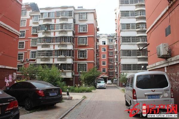 荊西花園，簡單裝修，多層，低樓層樓，水電暖齊全。