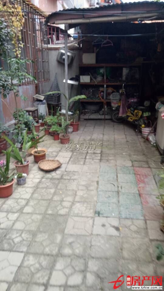 魯東小區一樓帶院有證可貸款暖氣齊全