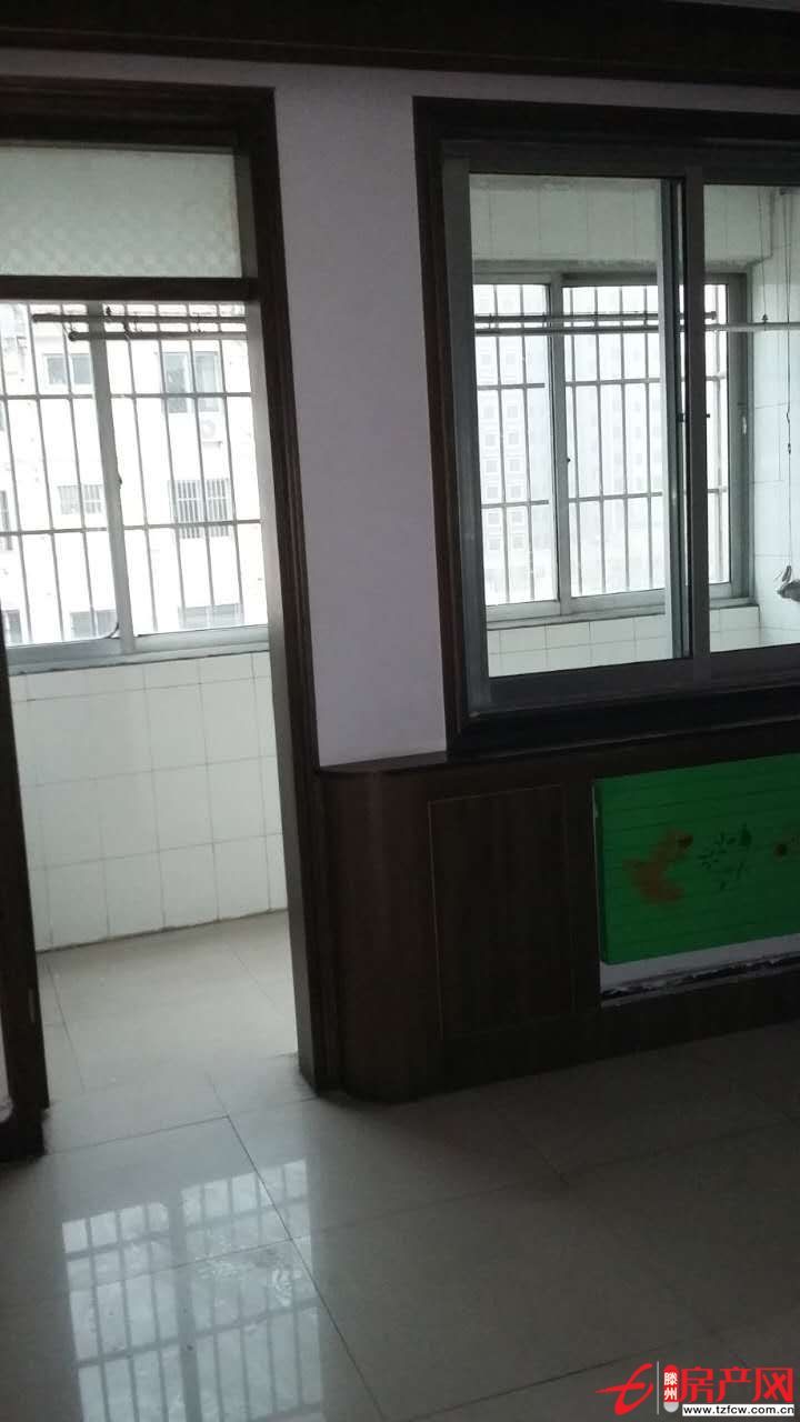 此房房產證已滿五年，三室朝陽，校區房