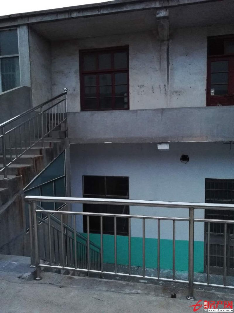 滕州市荊河街道金城小區西區北門民政局宿舍獨院上下六間獨院