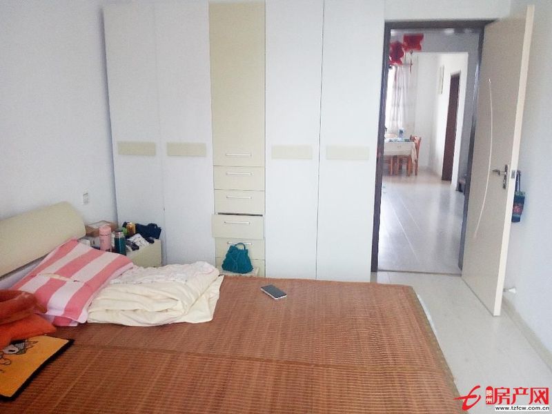 濱江國際二期復式，166平，送車庫和儲藏室，滿五，南北雙露臺