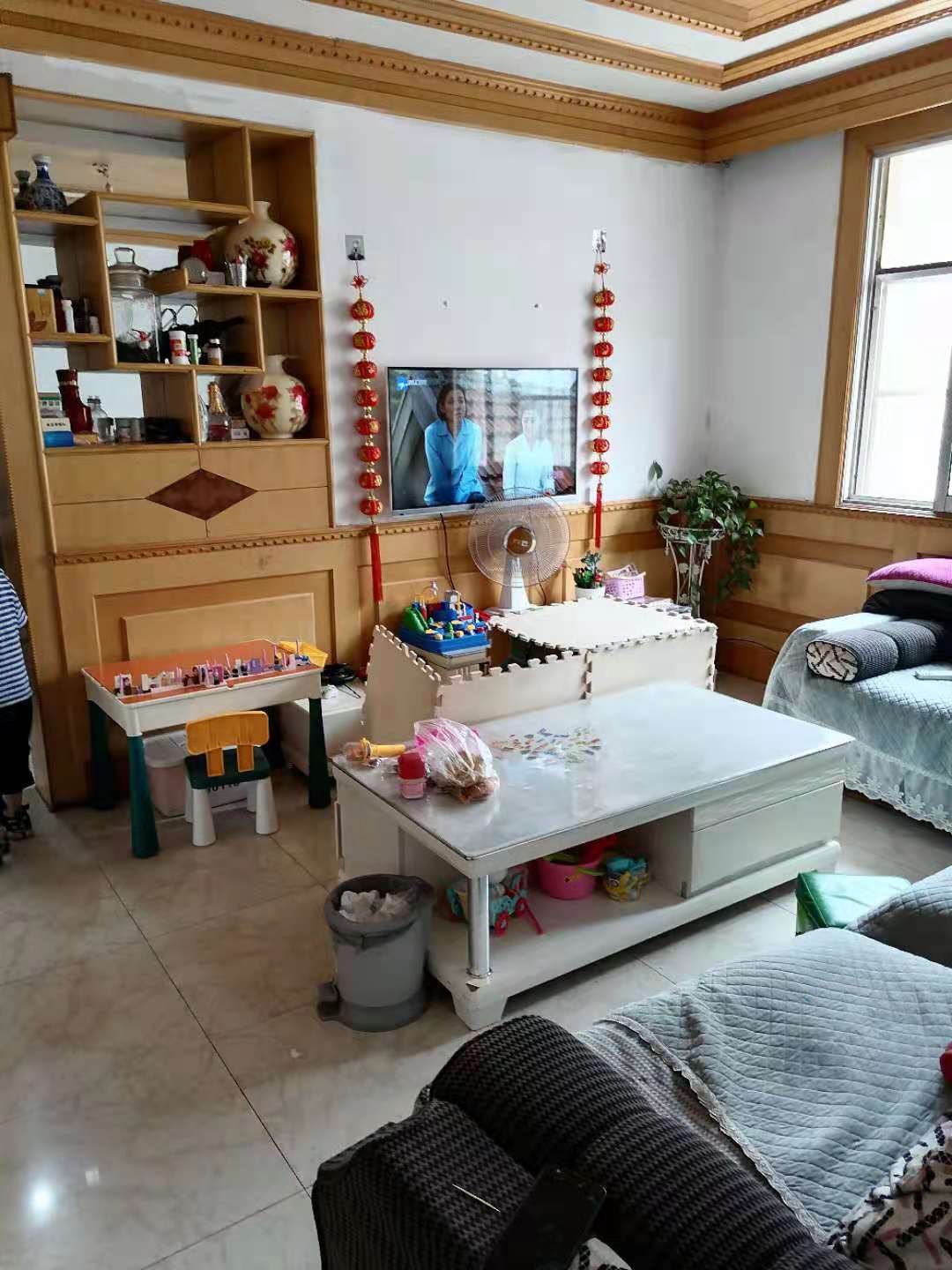 春秋閣2樓裝修4室1廳1衛100m21333元/月