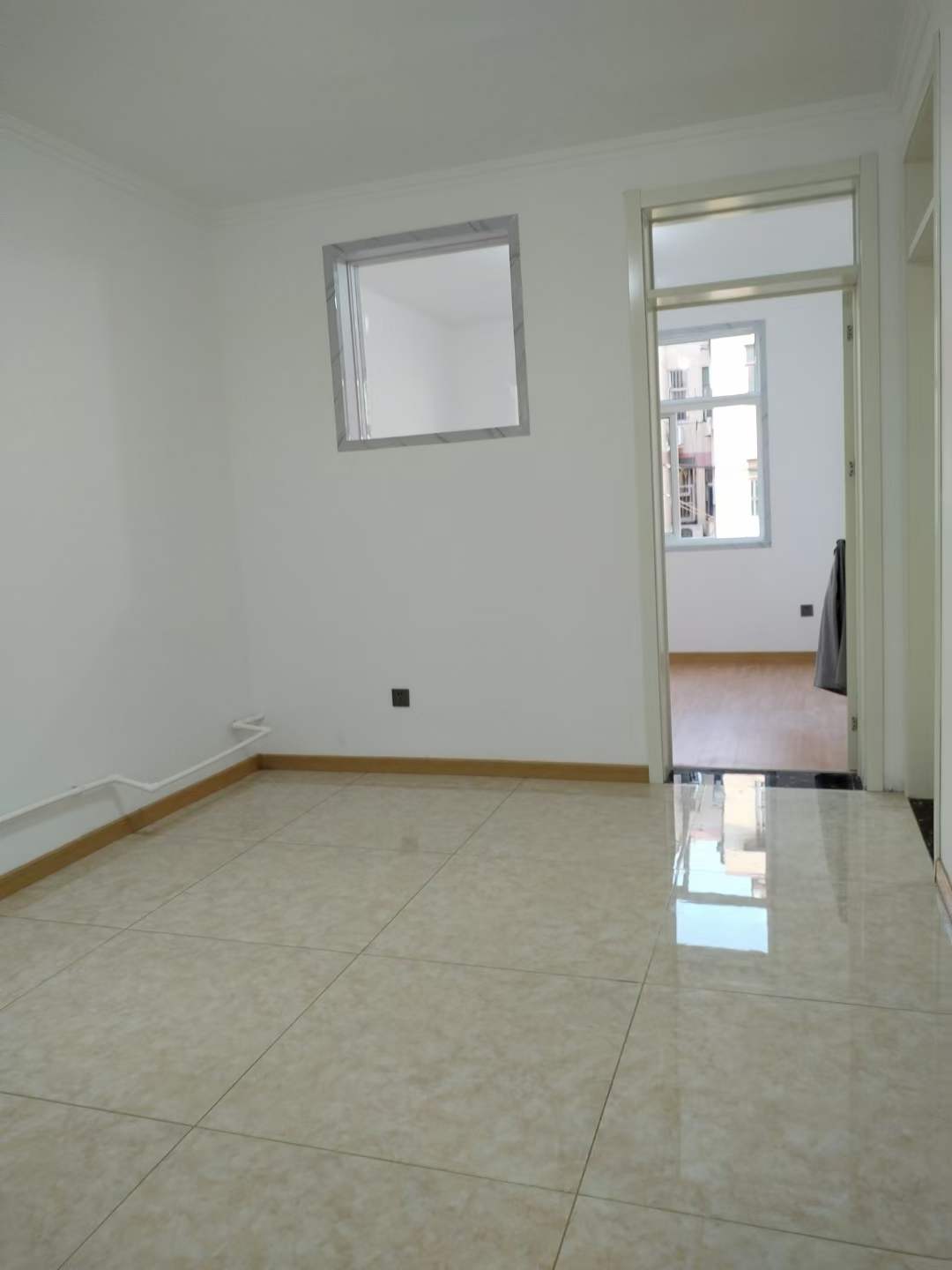 精裝修3室1廳1衛74.5m265萬元