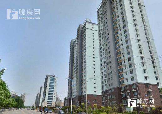 家具、空調、熱水器齊全，木地板，拎包入??！